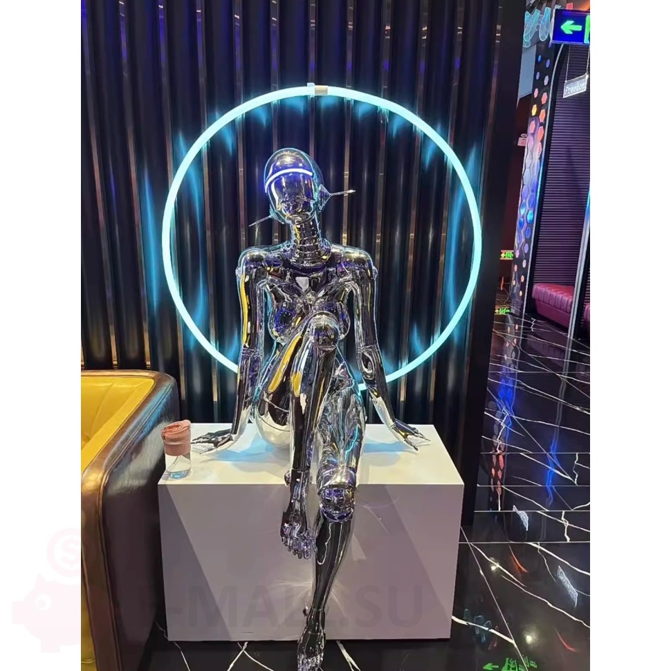 Большая фигура в стиле Cyberwomen с подсветкой