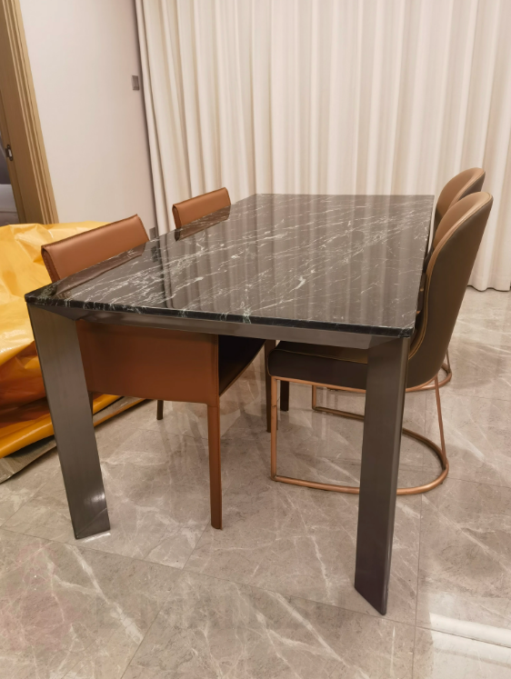 Стол обеденный для столовой с ножками из нержавеющей стали и керамической столешницей