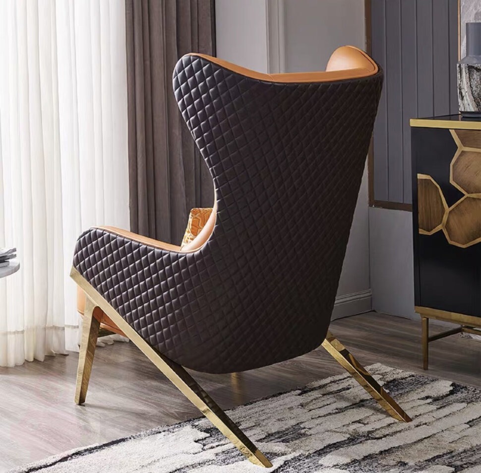 Кресло с высокой спинкой на металлическом каркасе для современной гостиной