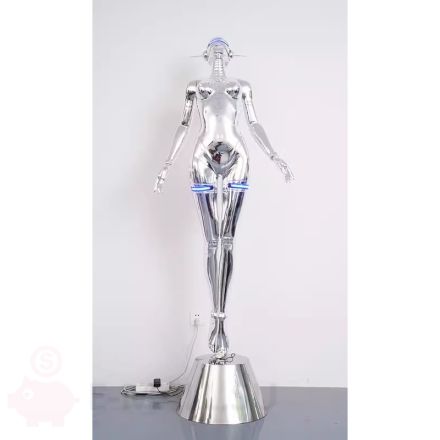 Большая фигура в стиле Cyberwomen с подсветкой