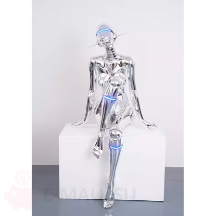 Большая фигура в стиле Cyberwomen с подсветкой