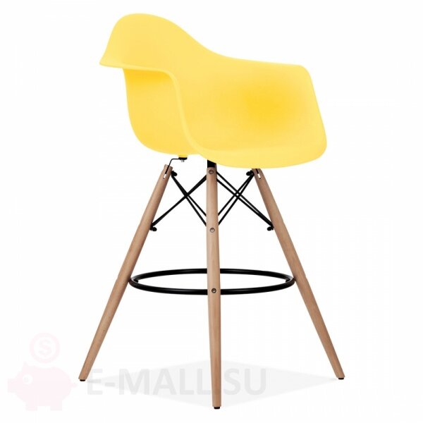 Пластиковые барные стулья DAW, дизайн Чарльза и Рэй Эймс Eames, ножки светлые, желтый