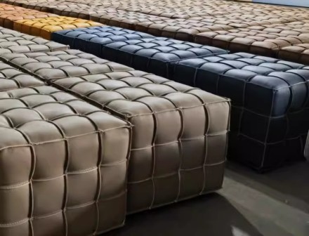 Cube Пуф из кожи и дерева в минималистичном стиле