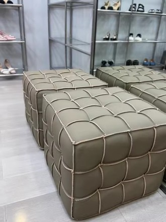 Cube Пуф из кожи и дерева в минималистичном стиле