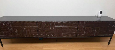Интерьерная тв тумба на высоких металлических ножках в стиле Ethnicraft Archiproducts