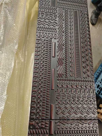 Интерьерная тв тумба на высоких металлических ножках в стиле Ethnicraft Archiproducts