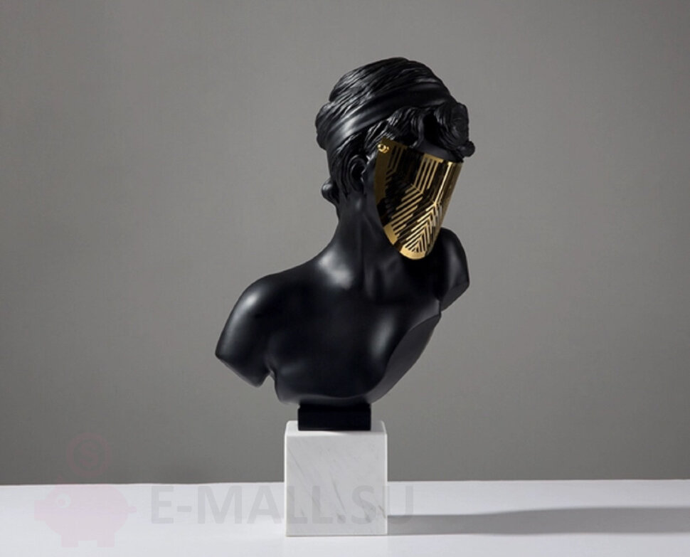 Бюст римской богини в золотой маске