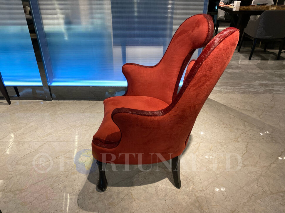 Кресло красное дизайнерское оригинальной формы