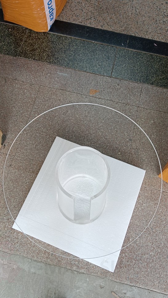 Столик приставной прозрачный в стиле Orbit