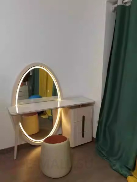 Туалетный столик с зеркалом в полный рост Erneidas