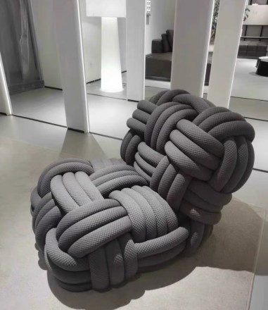 Knitty Кресло из ткани и дерева в современном стиле