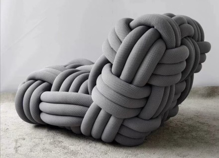 Knitty Кресло из ткани и дерева в современном стиле