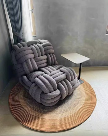 Knitty Кресло из ткани и дерева в современном стиле