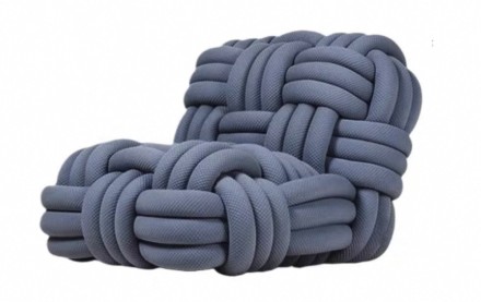 Knitty Кресло из ткани и дерева в современном стиле