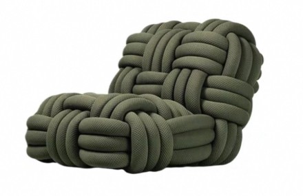 Knitty Кресло из ткани и дерева в современном стиле