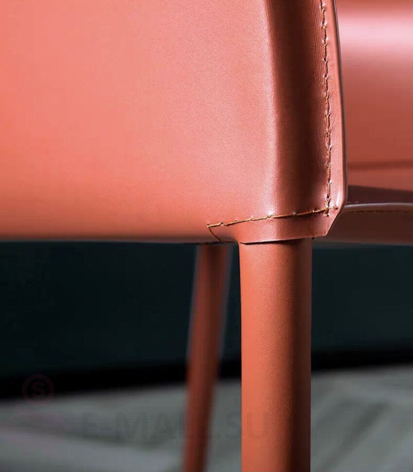 Современный кожаный стул с ручками