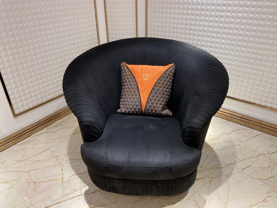 Кресло чёрное круглое