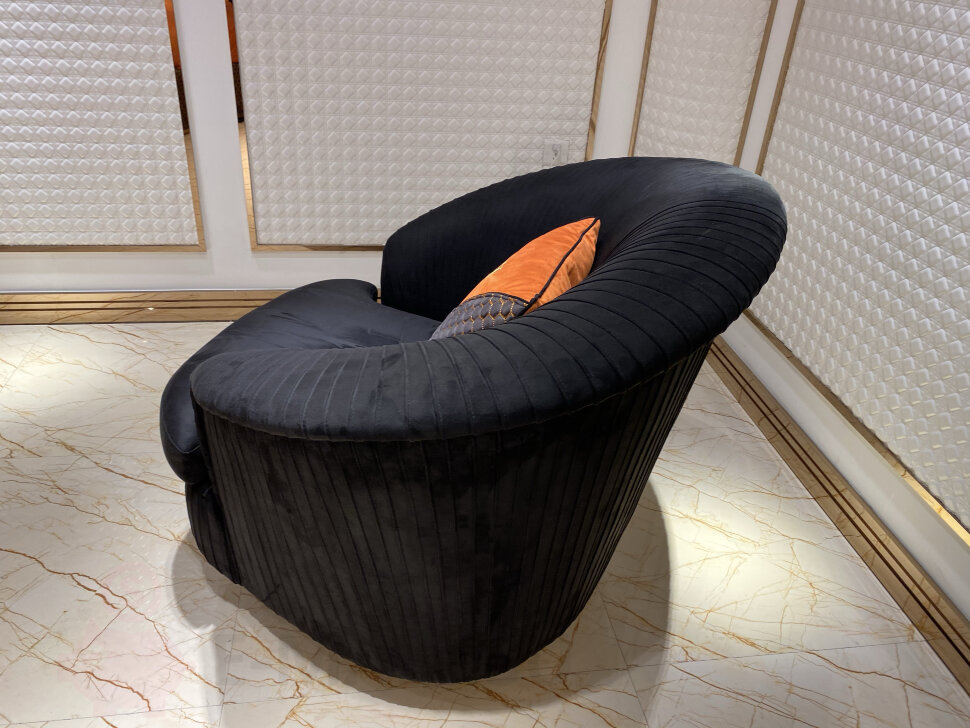 Кресло чёрное круглое