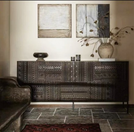 Интерьерная широкая тумба на металлических ножках в стиле Ethnicraft Archiproducts
