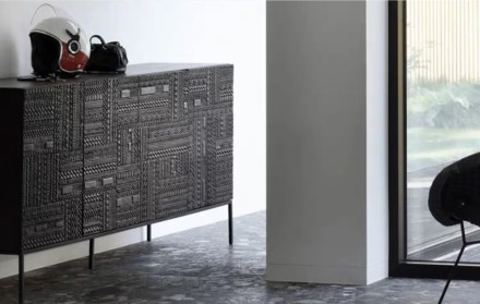 Интерьерная широкая тумба на металлических ножках в стиле Ethnicraft Archiproducts