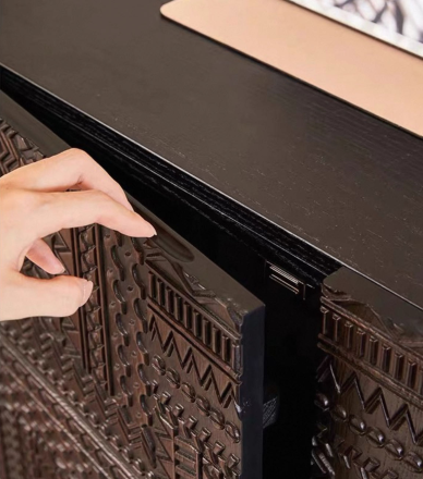 Интерьерная широкая тумба на металлических ножках в стиле Ethnicraft Archiproducts