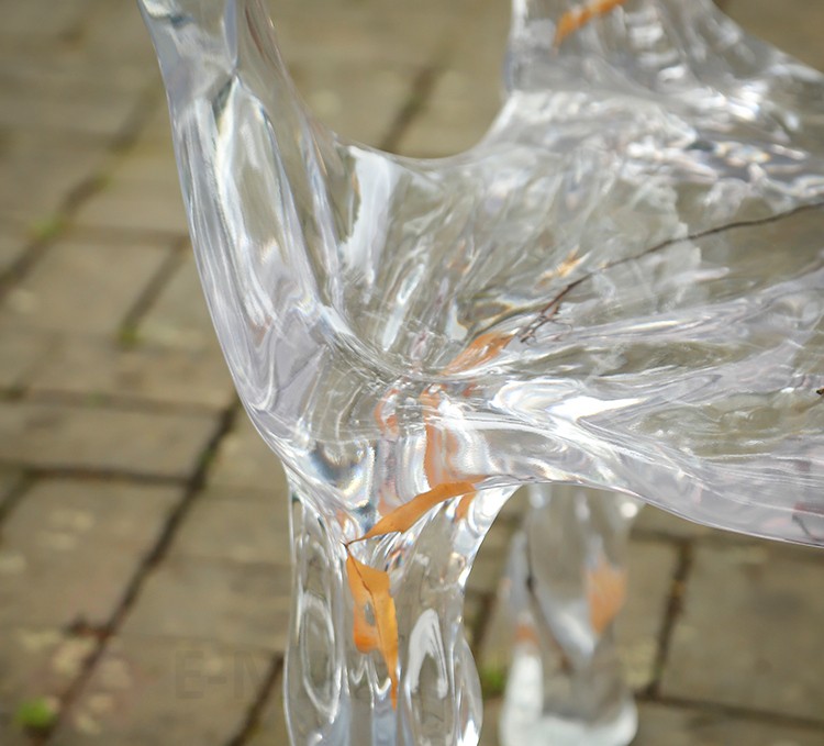 Стул прозрачный из поликристаллической смолы в стиле Crystal Waterfall Armchair
