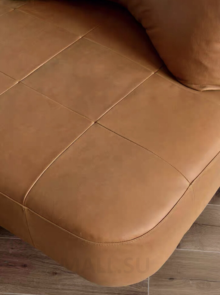Кожаный диванчик на металлических ножках