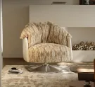 Интерьерное поворотное кресло на металлическом дисковом основании Montale
