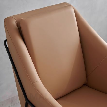 Кожаное кресло на металлических ножках Silla
