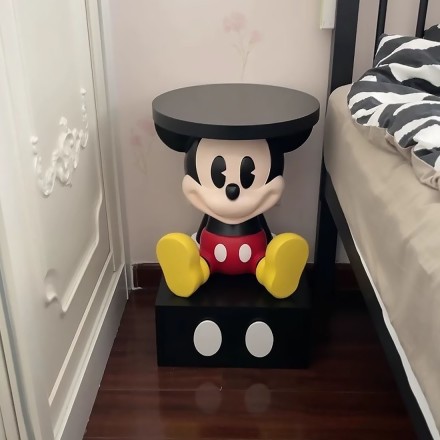 Mickey Столик из МДФ и смолы в современном стиле