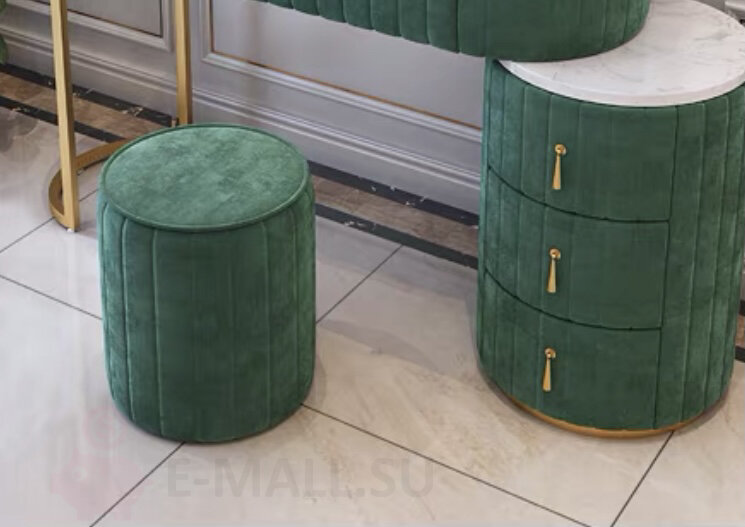Овальный туалетный столик на металлических ножках с мраморной столешницей и зеркалом