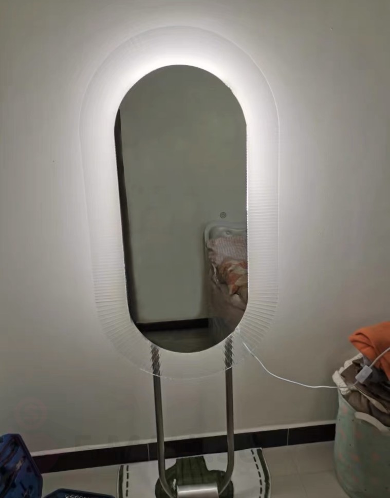 Интерьерное напольное зеркало с подсветкой AlfaMirror